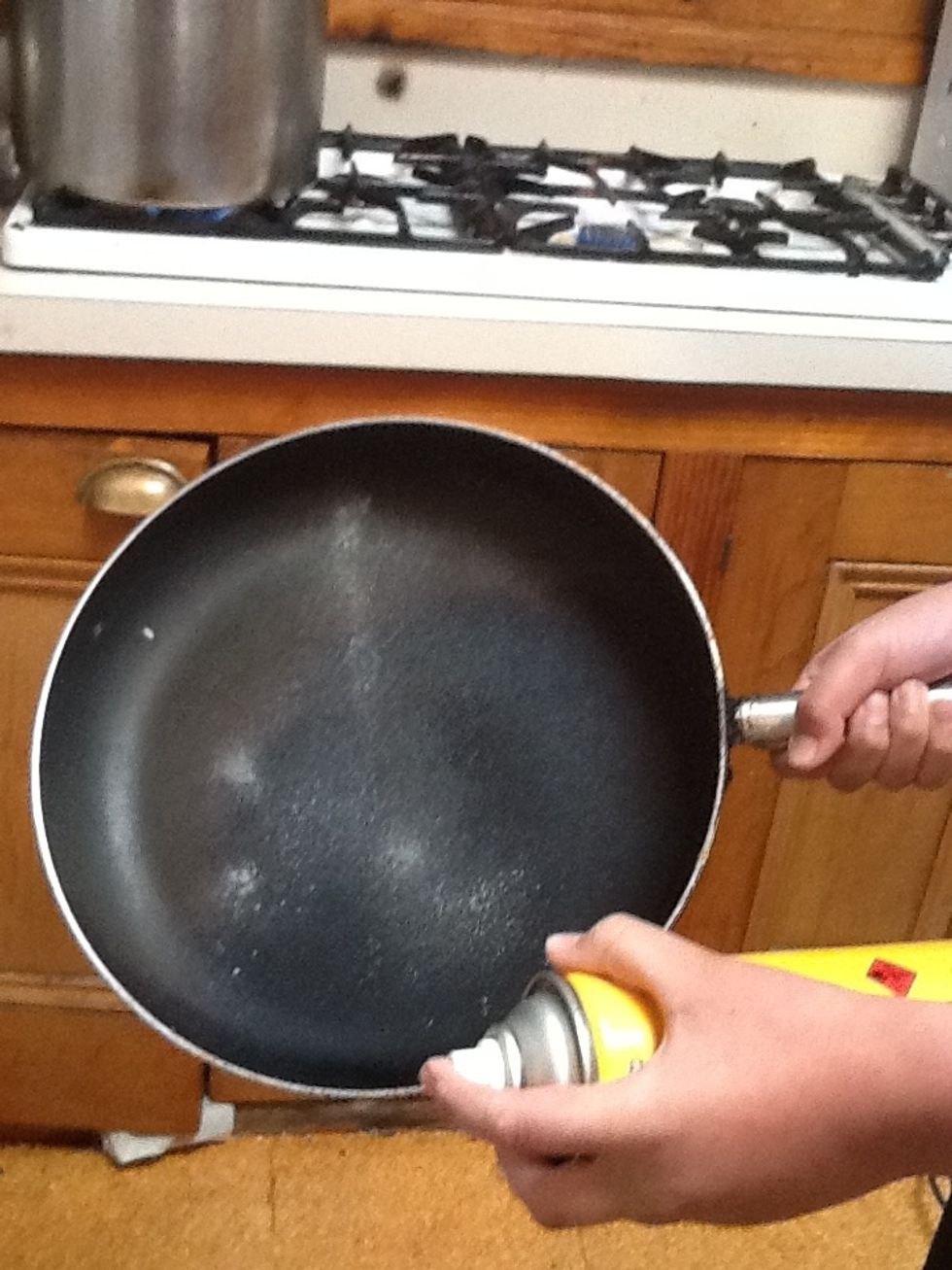 Spray canola oil on frypan.