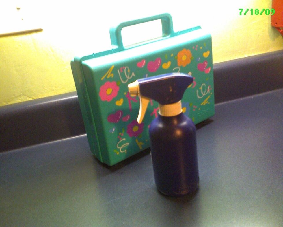 Spray lightly with a lemon juice and sugar solution to keep the mud moist, but not so wet that it drips. This will prolong the contact of moist henna to skin.