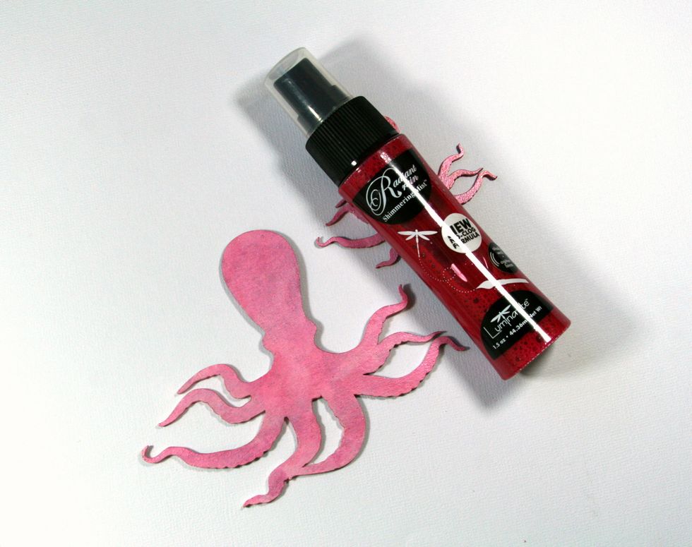 Spray octopus chippies with Radiant Rain Simmering Mist Peach Fuzz. Allow to dry.