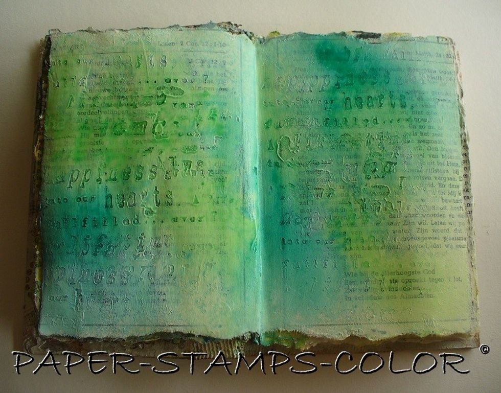 Spray over it with Granny Smith, Glorious and Peacock Feathers Colorations Sprays and leave to dry.