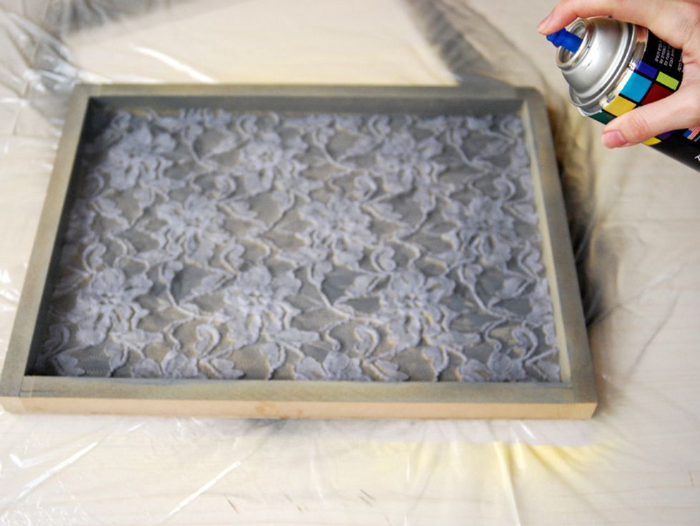 Spray over the fabric with darker spray paint tray and wait two to dry for half an hour.