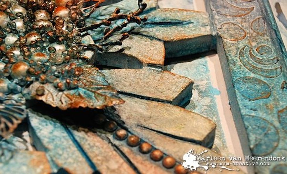 Spray some Fairy dust for the finishing touch. (Without flashlight so I hope you see the sparkles)