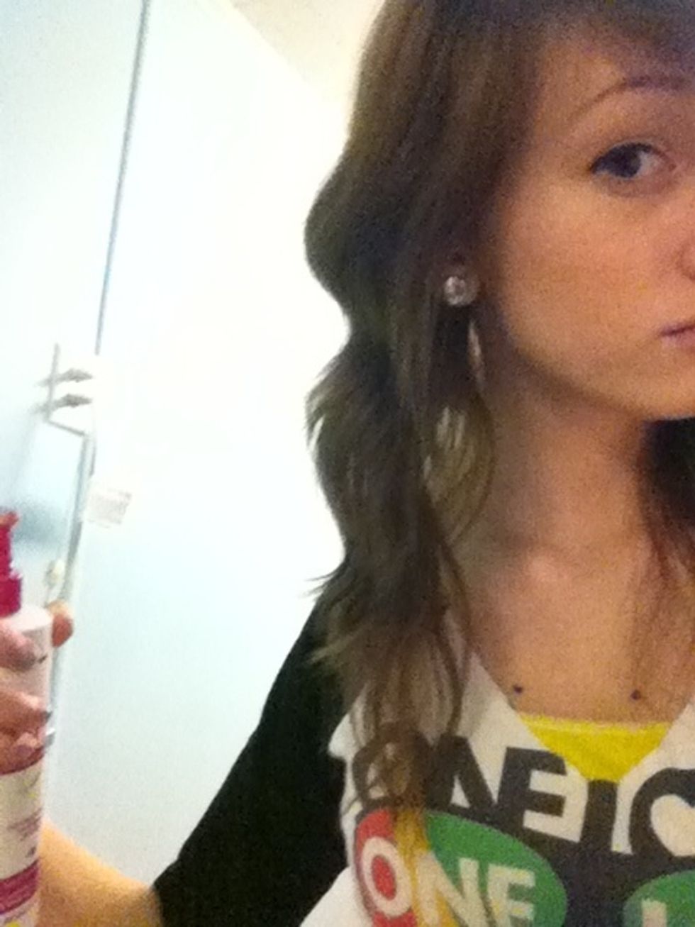 Spray the ends of your hair until you feel the mist on them, do not saturate because it can cause oily hair. This is why i also like the lightweight spray.