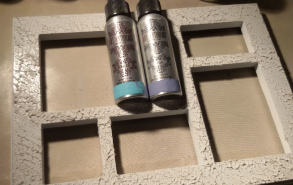 Spray the frame with Colorations.