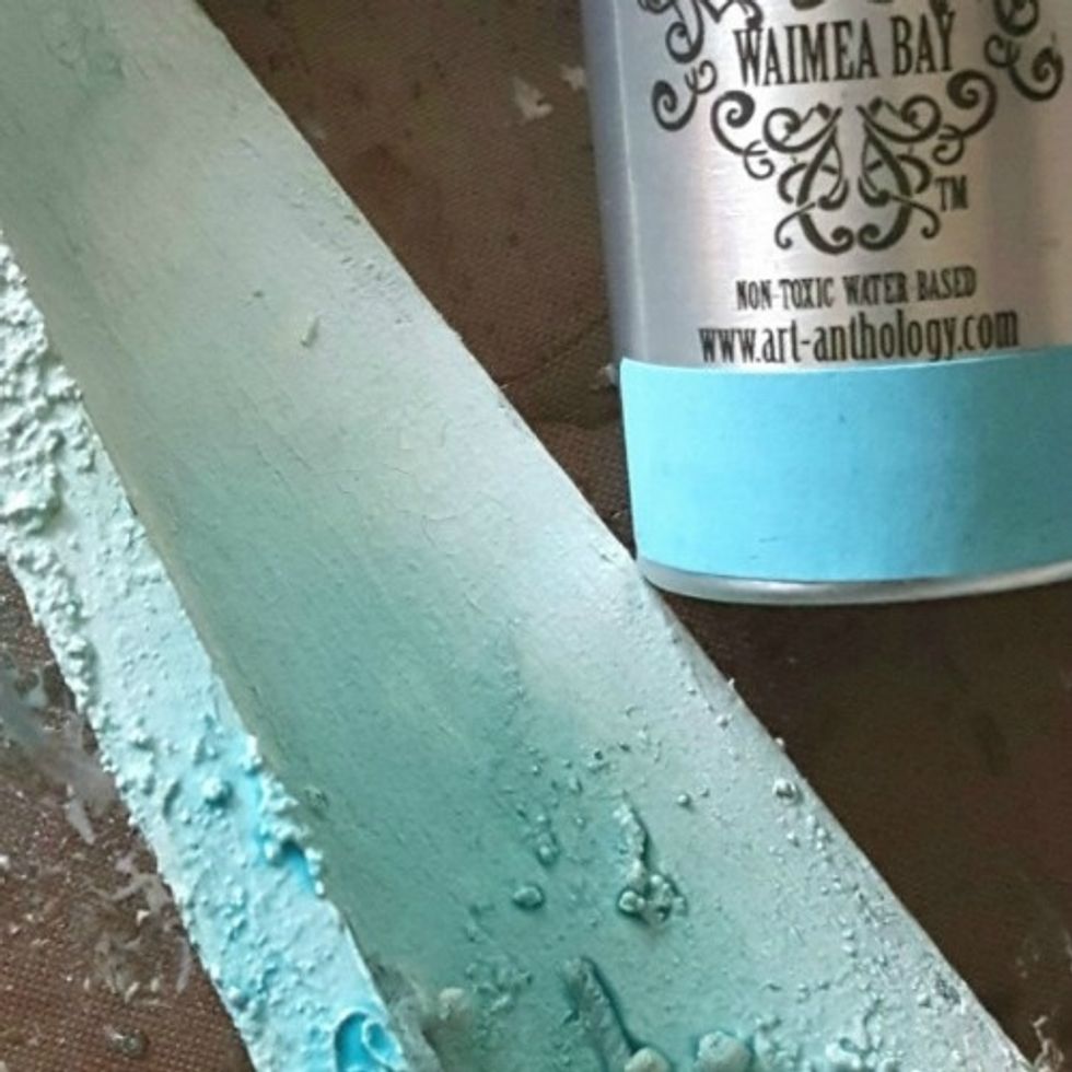 spray throughout using Colorations spray- Waimea Bay, by blending areas with both sprays you will get colors variations of the tans, blues and greens (hard to see in photos)