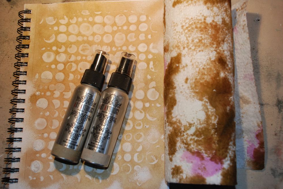 Spray Warm and Sandstone and roll over with paper towel.