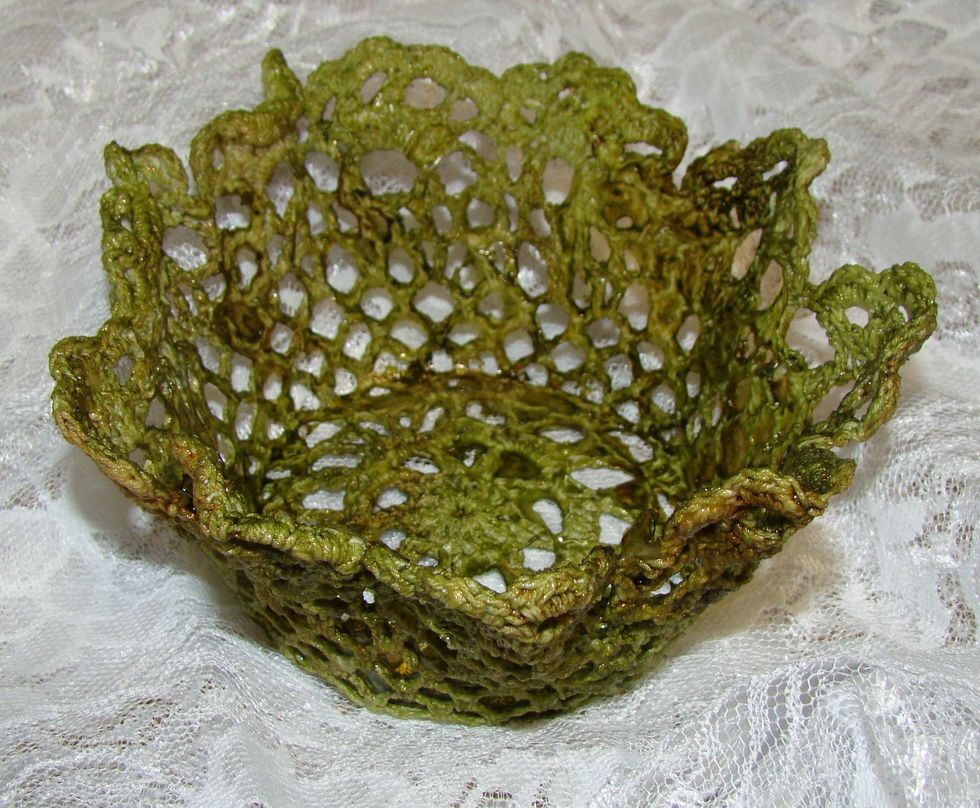 Spray your doilies with Lindys or Glimmermists for your custom color. I chose to do each basket a different autumn color. This one is Lindys Gator Gumbo & Sassafrass Olive Copper. Allow to dry.