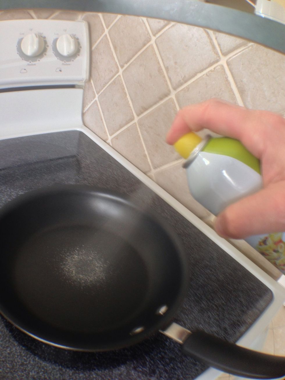 Spray your pan in a circular motion for 2-3 seconds. You don't have to use a lot of spray.