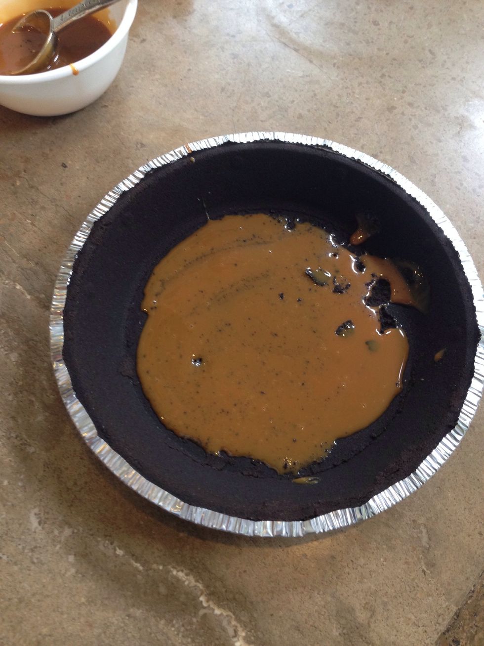 Spread 2 tablespoons of dulce de leche on bottom of the pie crust.