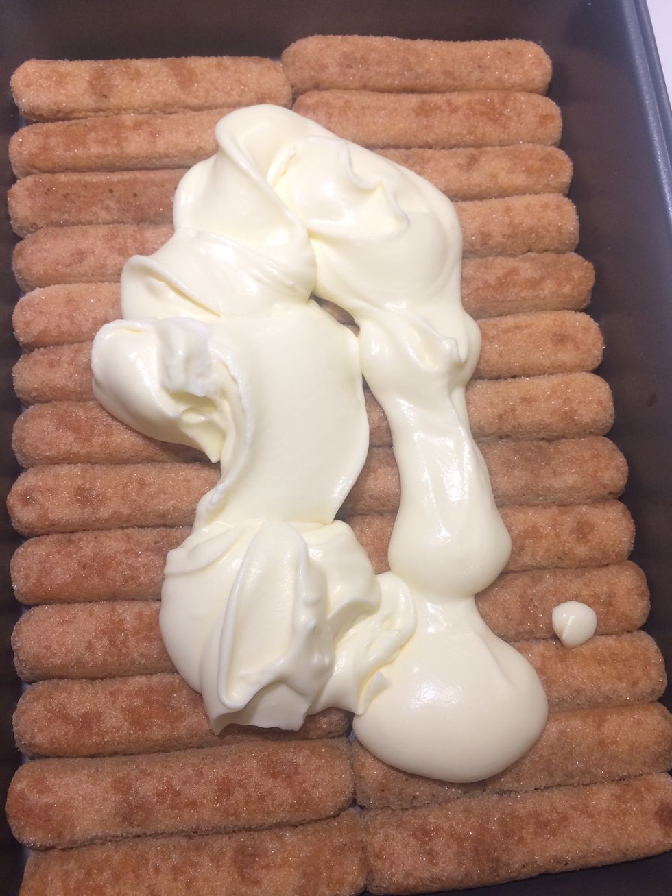 Spread a thin layer of cream on top of  the cookies.