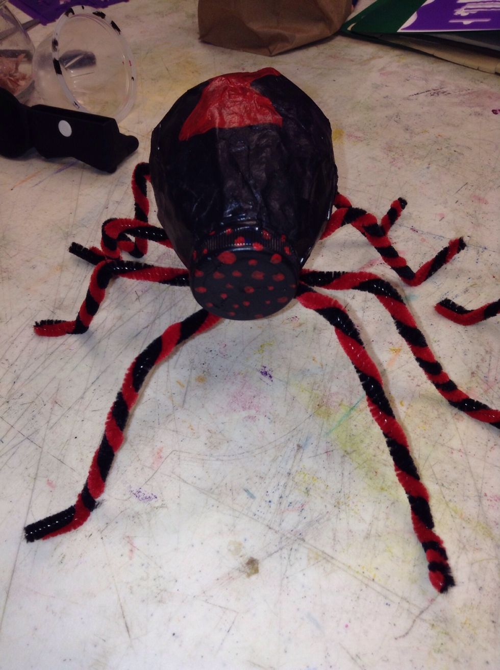 Spread and bend the legs into position, takes a bit of fiddling to get them just right but once again, encourage that patience makes everything look better in the end!