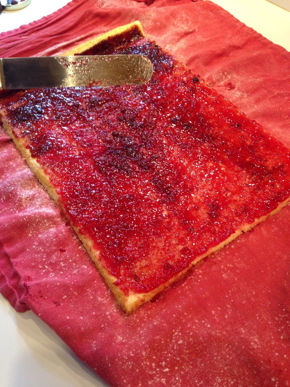 How to make a jelly roll sponge cake /genoise roulade B+C Guides