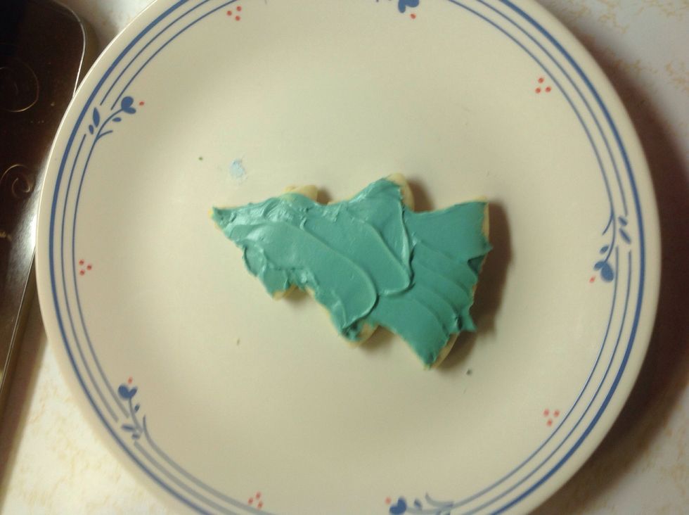 Spread frosting on the cookie.