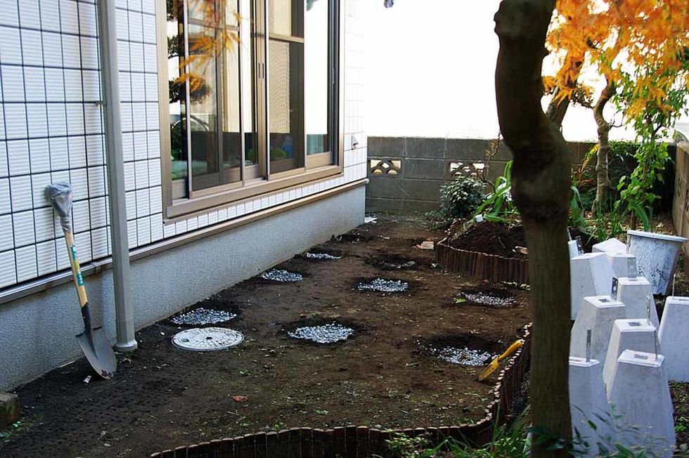Spread gravel in the bottom setting up a footing of floor post.