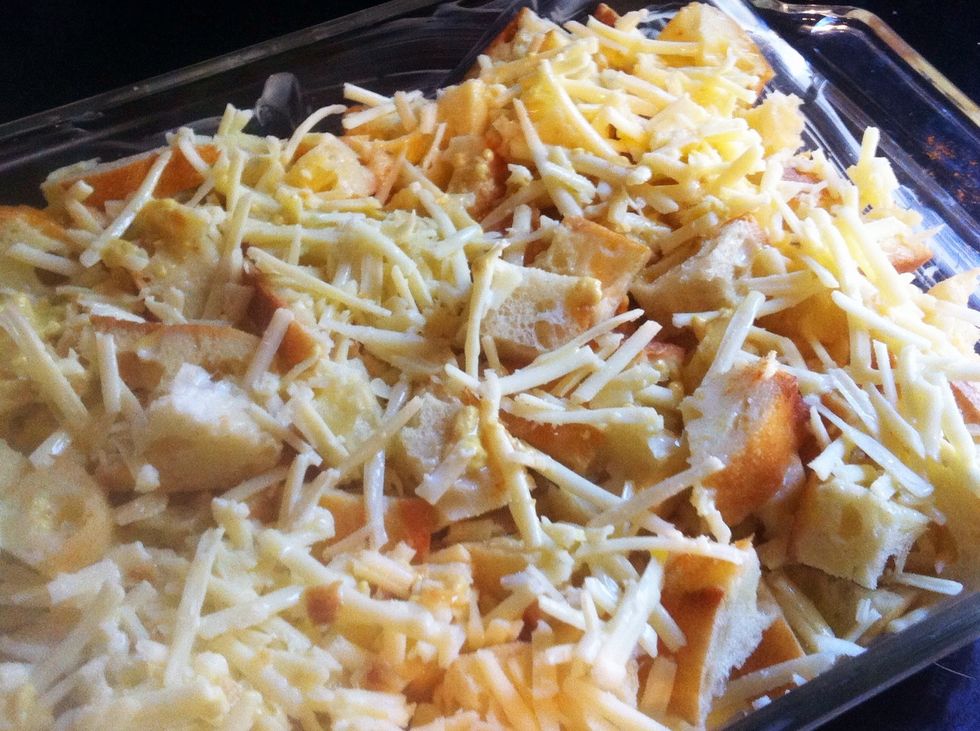 Spread half the bread, sprinkle Cayenne, half the cheese. Then later the other half of the bread and top with remaining cheese.