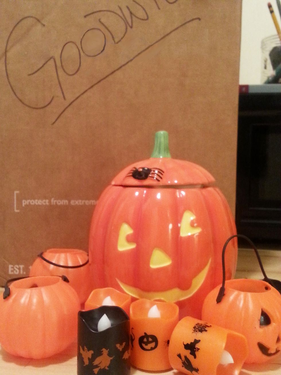 Spread holiday cheer by getting rid of old decorations. Fill up a box of holiday stuff. Include Halloween decorations, ornaments, Thanksgiving centerpieces, and anything else you no longer need.