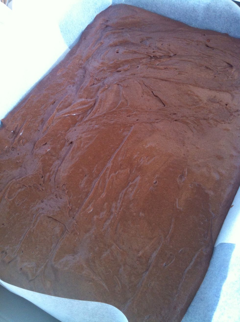 Spread it evenly in a baking tin. It should be about 40 x 30 cm. Put it in the oven on 200 degrees celsius for about 10-12 minutes. It should be half baked and not too doughy.