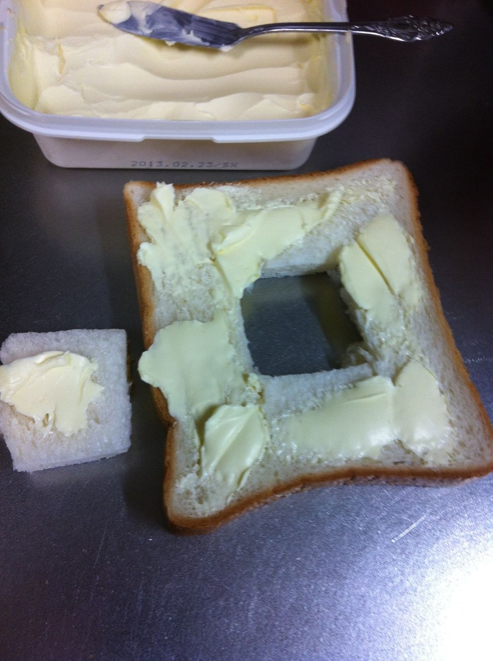 Spread margarine over the bread.