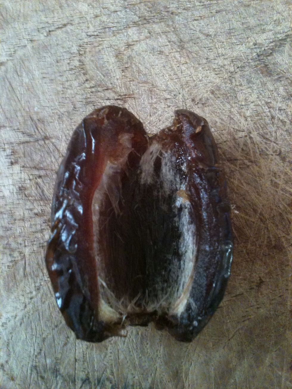Spread open the date wide, but be careful not to split in half. Makes a nice little boat.