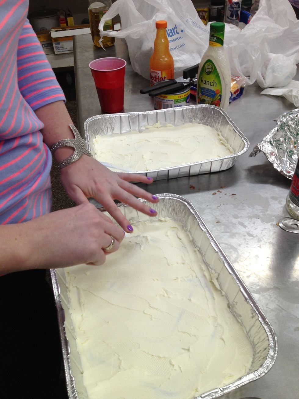 Spread out even layer of cream cheese. 1 package per container.
