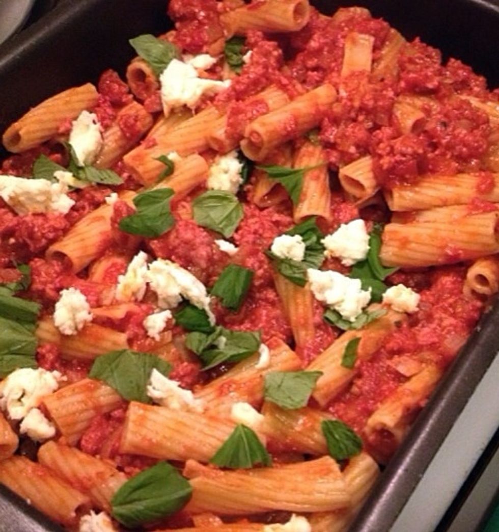 Spread out half of the batch in an oven dish. Add half of the mozzarella and all of the basil. Then add the remaining pasta. Top with the rest of the mozzarella and some grated cheese.
