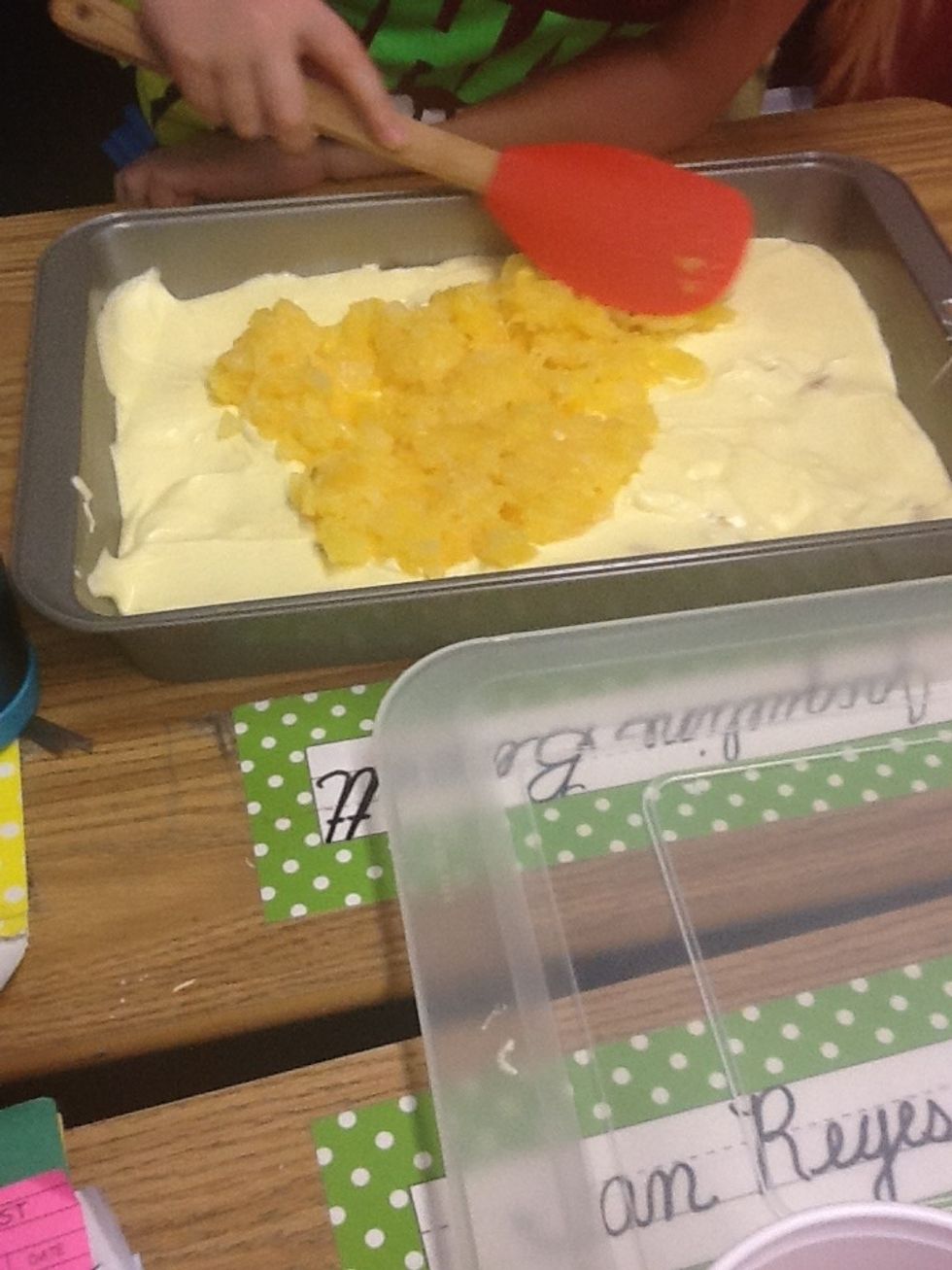 Spread out the pineapple