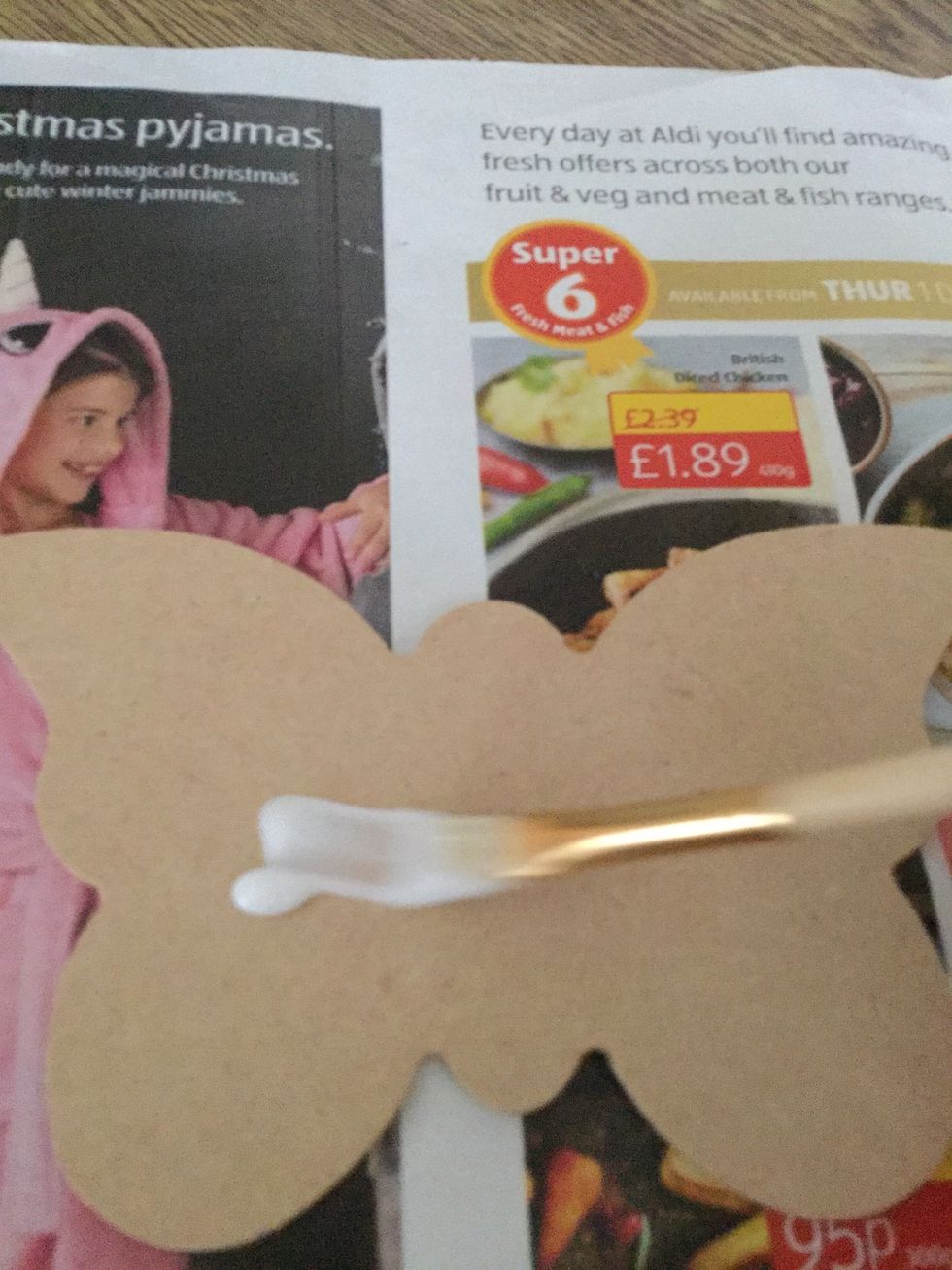 Spread Pva glue on template