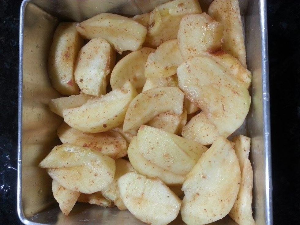 Spread sliced apples in pan