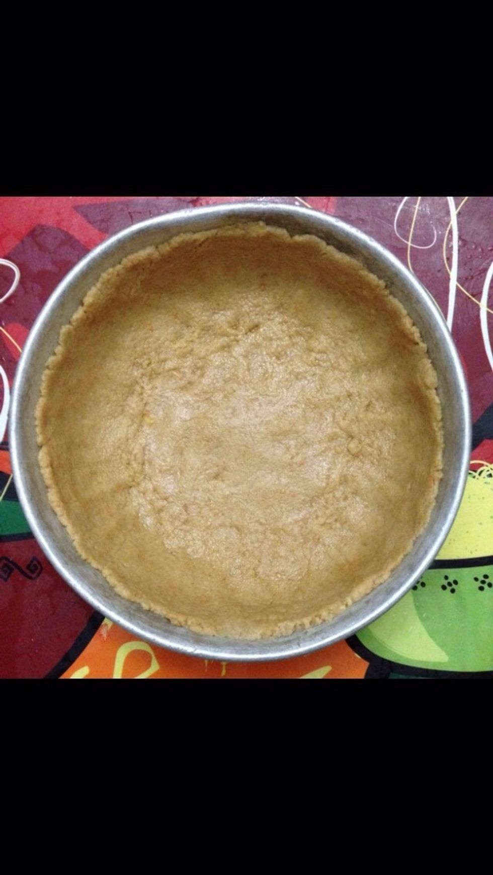 Spread the crumbs in a dish, press the crumbs packing in the middle and the sides