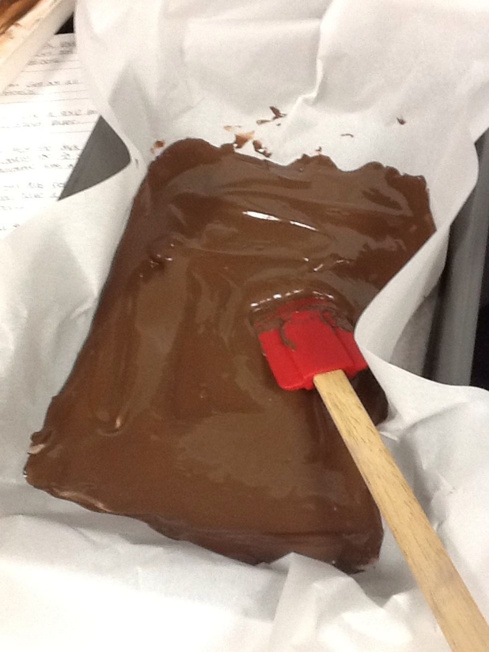 Spread the dark chocolate evenly.