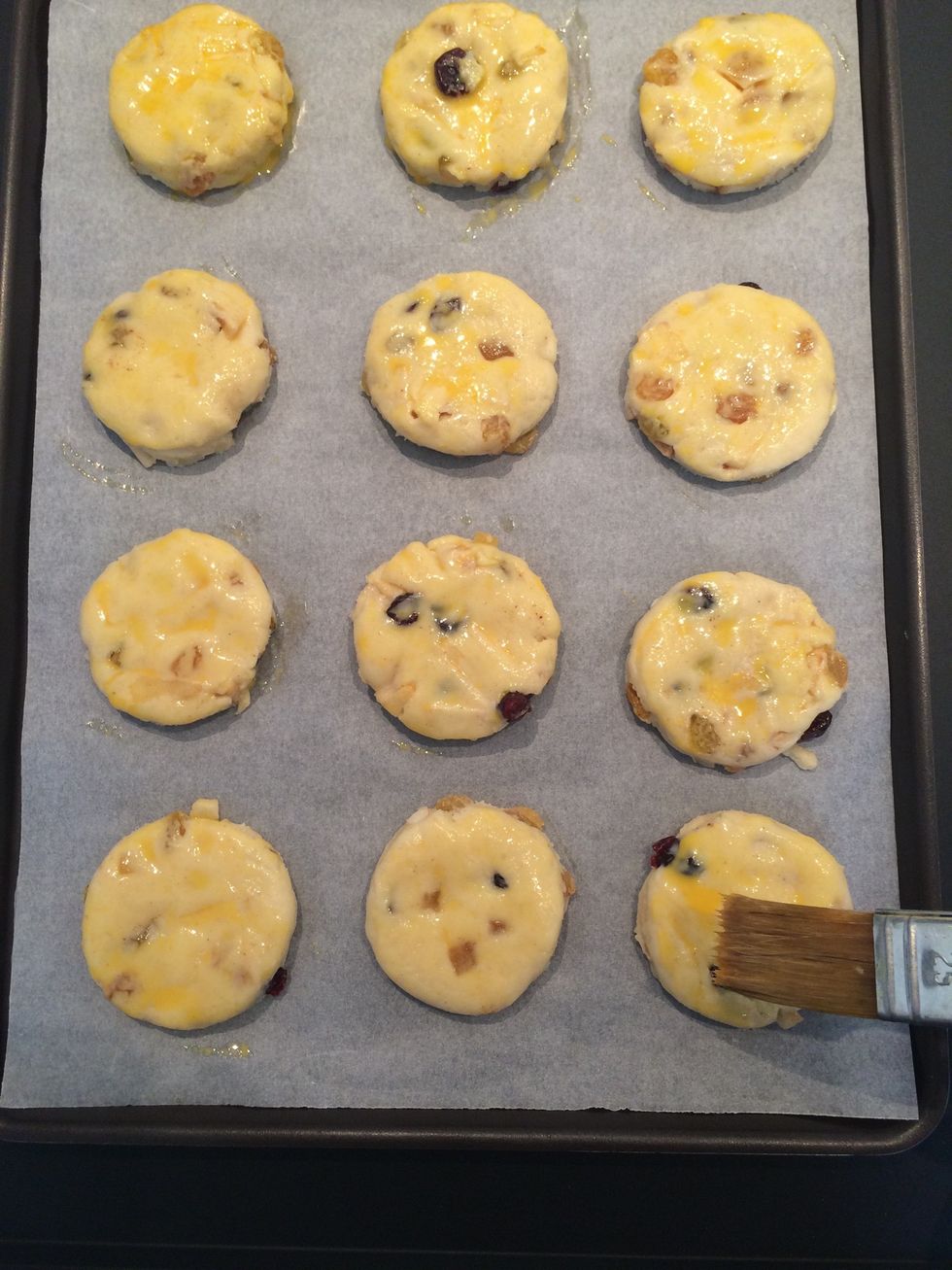 Spread the dough with a rolling pin. 2 cm thickness or so and cut circles.. Either with a cutter or with a cup?? Baste with an egg yolk wash. Bake 30-35 min in a 170C preheated oven