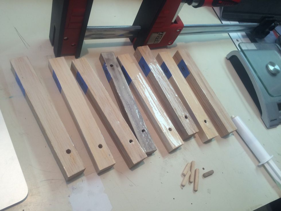 Spread the glue evenly over the entire gluing surface