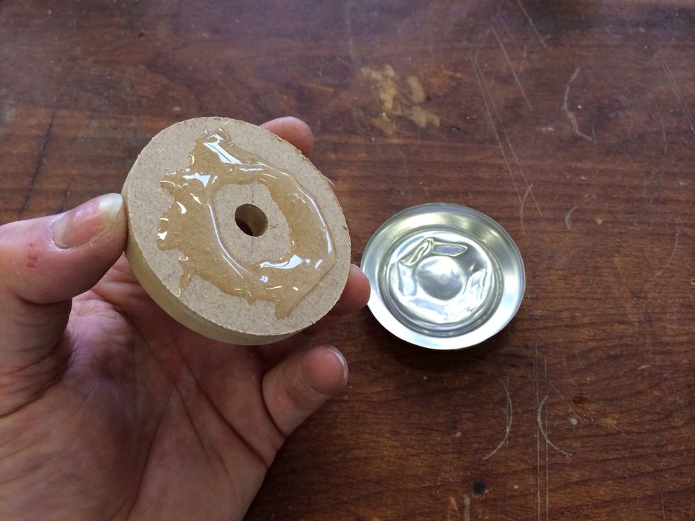 Spread the glue on the MDF.