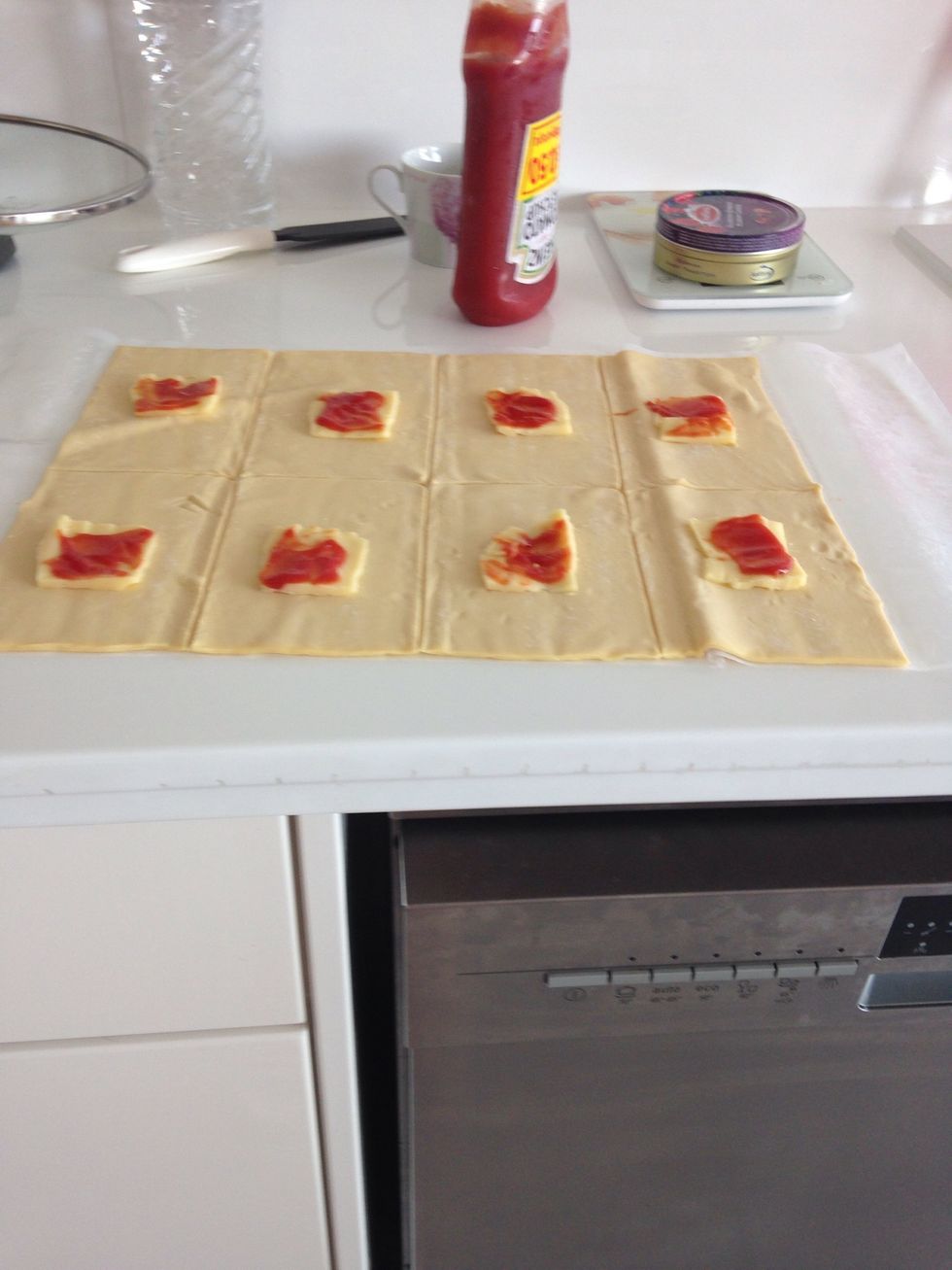 Spread the ketchup over the cheese