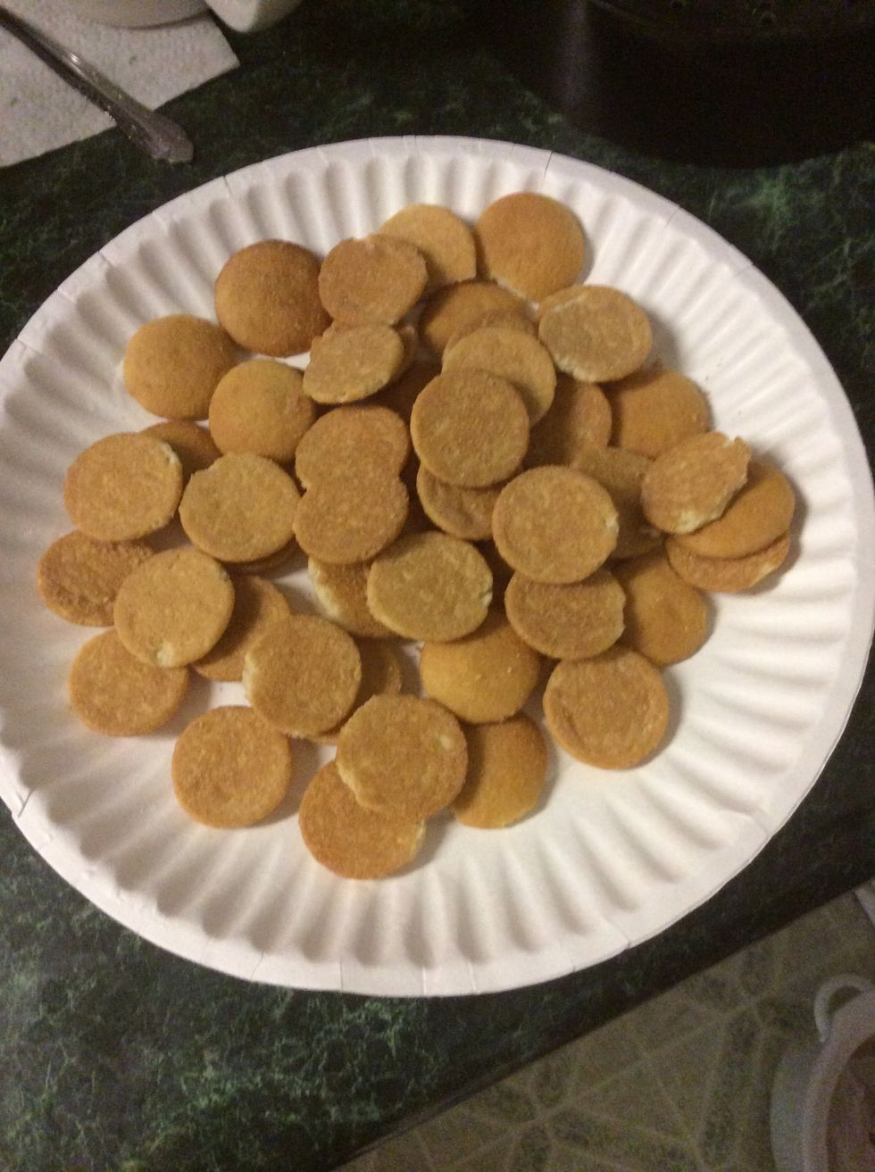 Spread the nilla wafers out onto a plate.