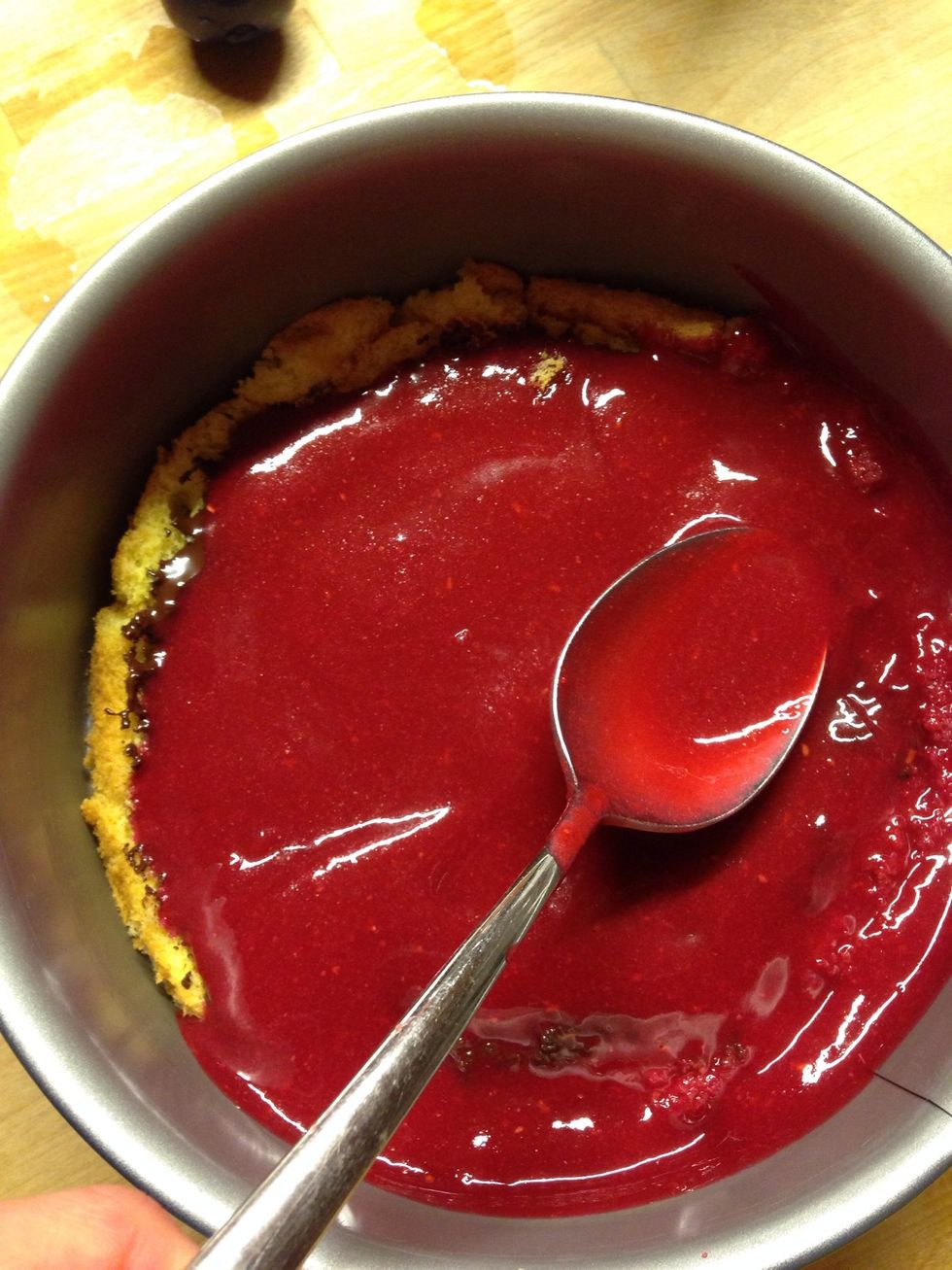 Spread the raspberries on the (chocolate) biscuit