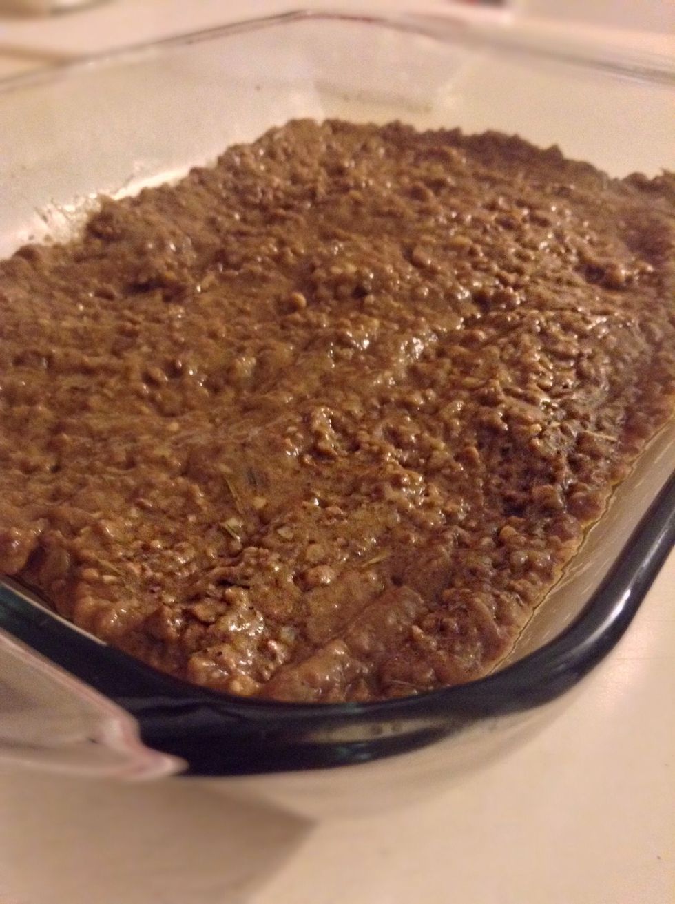 Spread your meat mixture into the dish. Try to make it as even as possible :)!