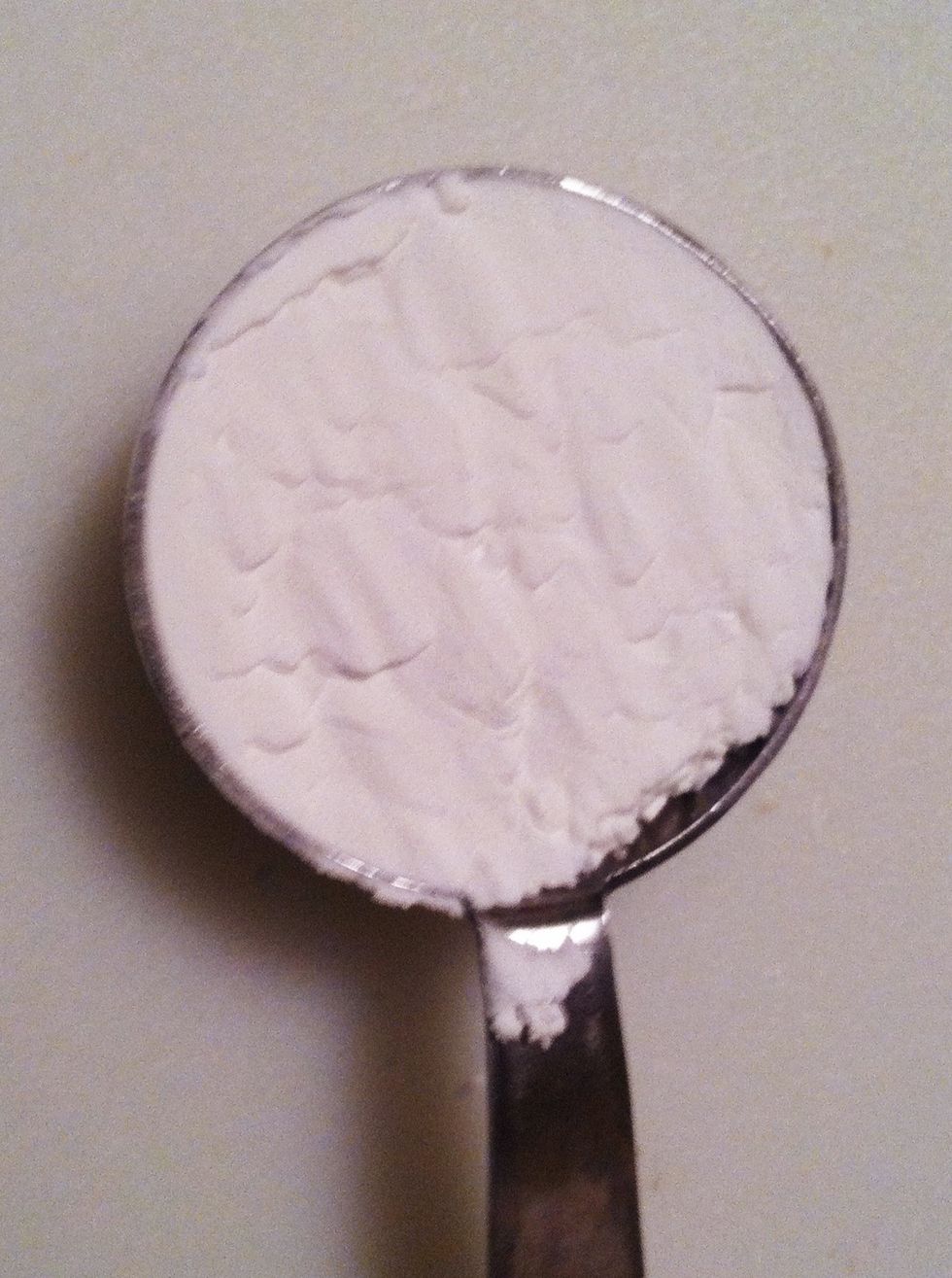 Sprinkle 1 tablespoon of cornstarch over mixture.