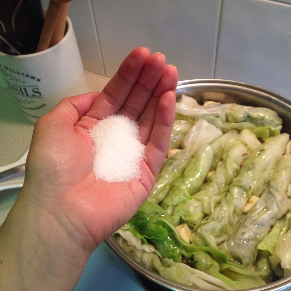 Sprinkle 1 tbsp salt over the cabbage.