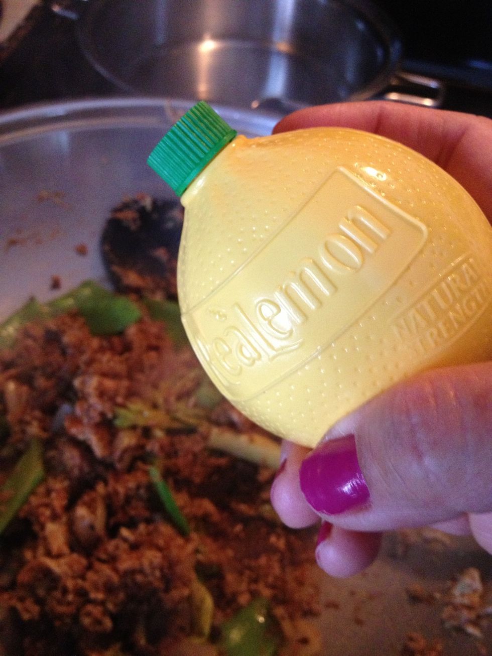 Sprinkle a little bit of lemon.