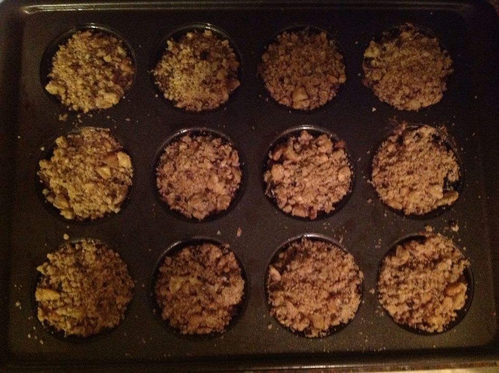 Sprinkle about a tablespoon of the walnut topping on each muffin.