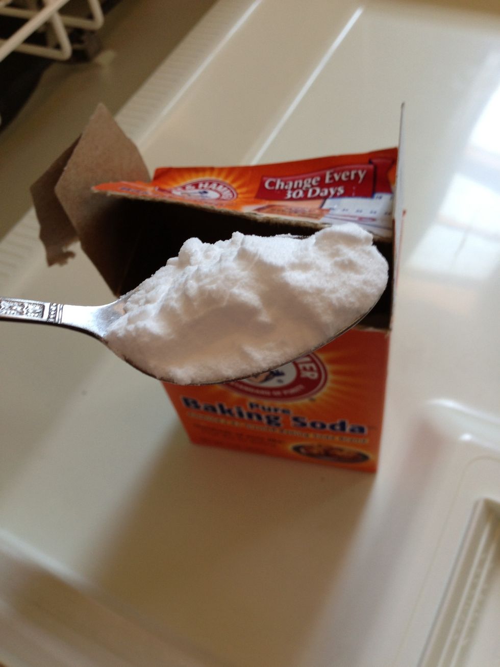 Sprinkle baking soda around the bottom.