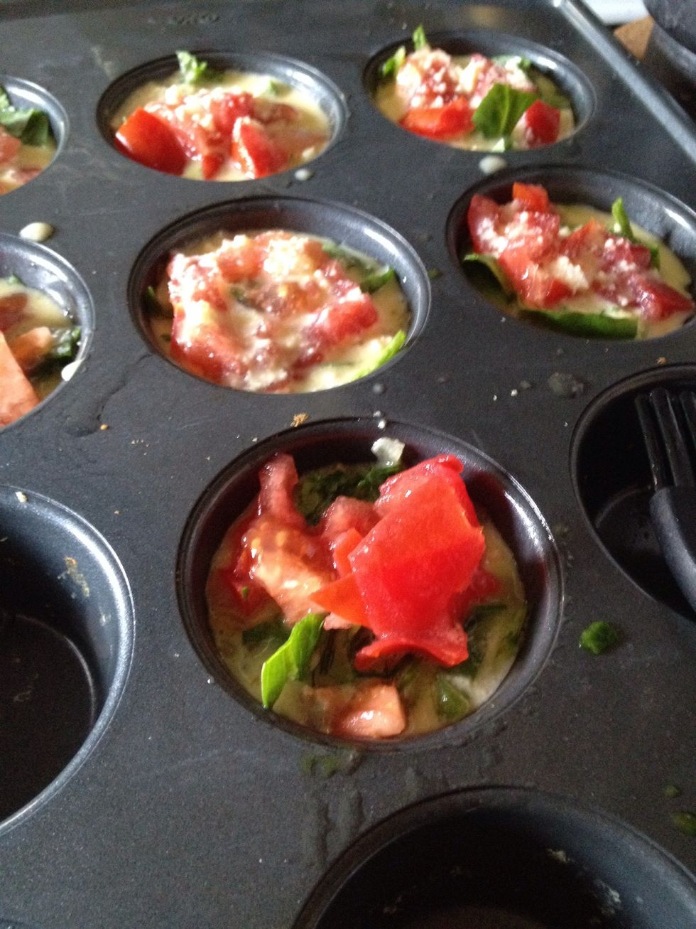 Sprinkle chopped spinach and tomatoes then coat another layer of eggs sauce.