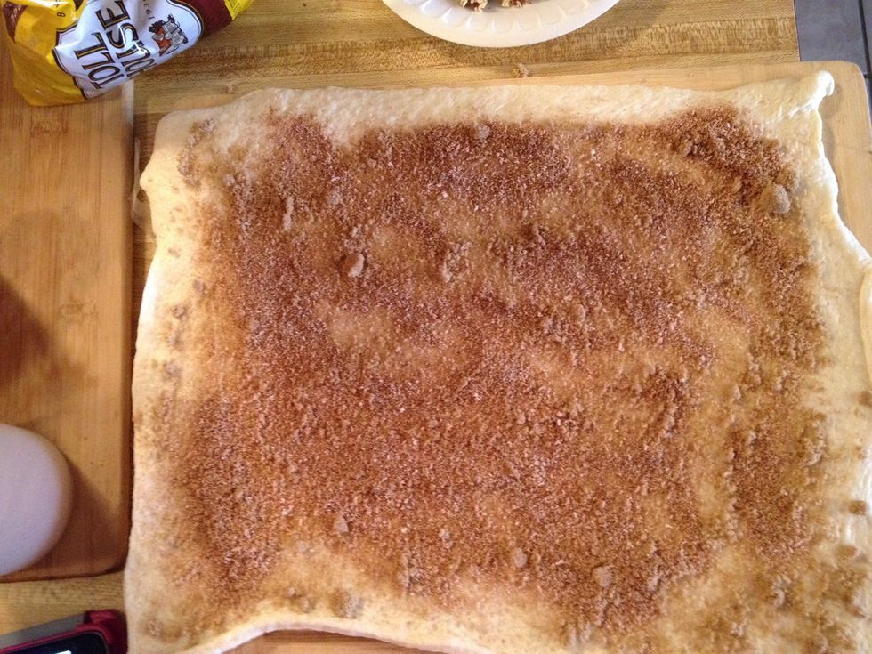 Sprinkle cinnamon on crust