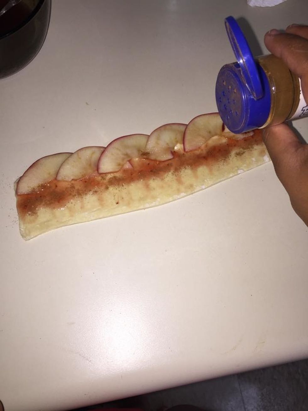 Sprinkle cinnamon powder.