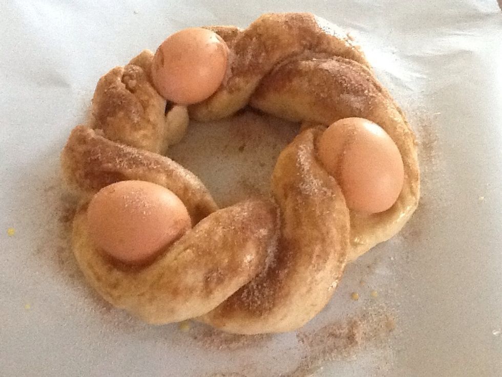 Sprinkle cinnamon topping over bread.