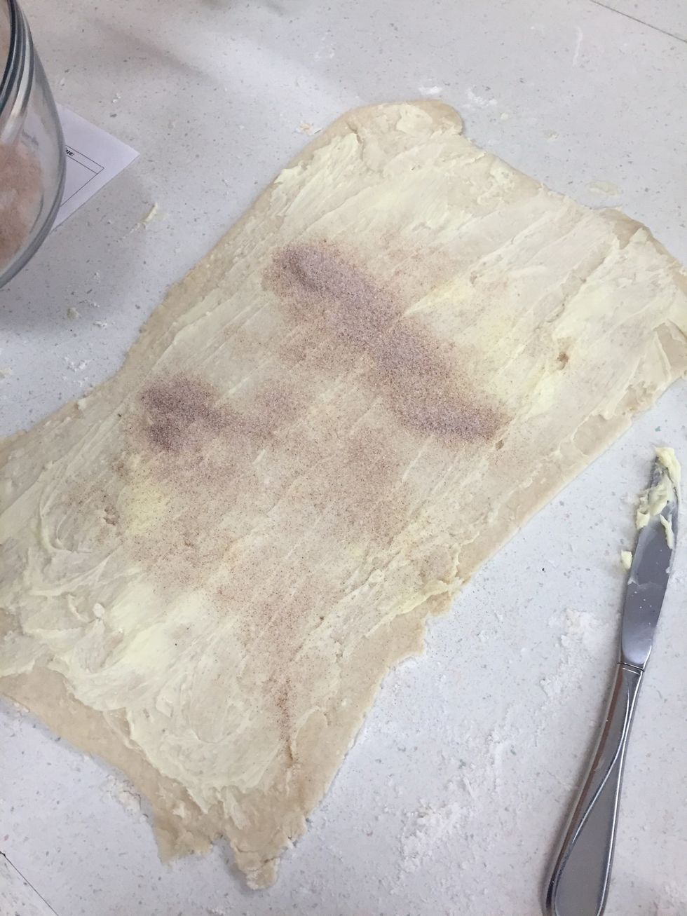Sprinkle dough with cinnamon mixture