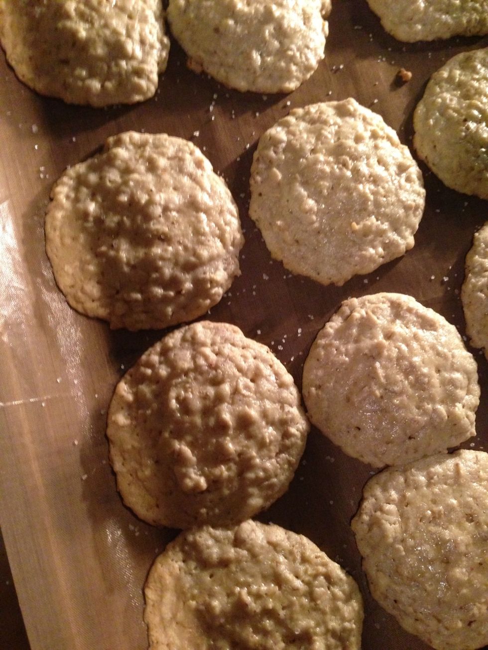 Sprinkle each cookie with 1/4 to 1/2 tsp of the finishing salt.