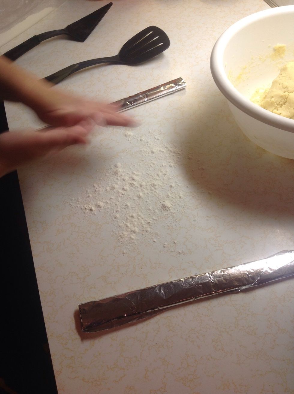Sprinkle flour in between the rulers.