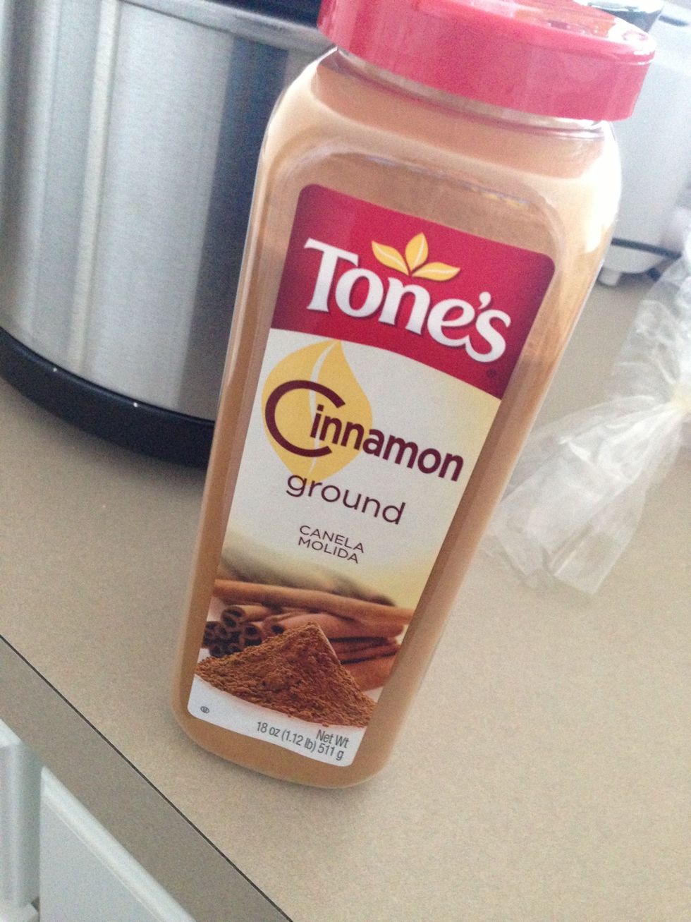 Sprinkle light dusting of cinnamon over apples